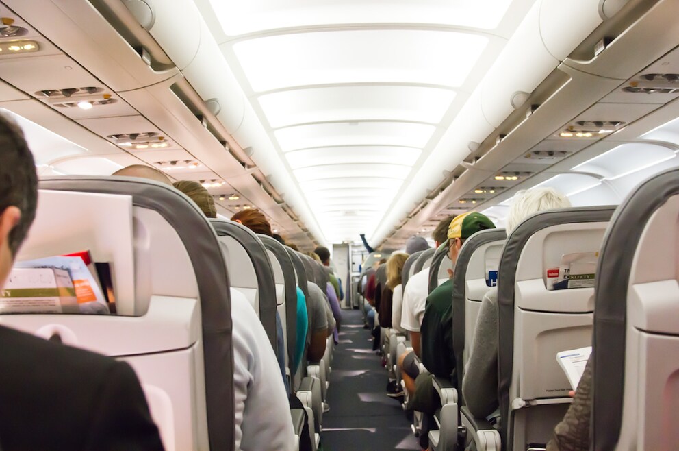 Sitzabstand: Beinfreiheit in der Economy Class im Airline-Vergleich