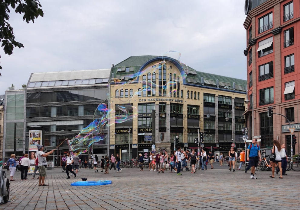 Image result for berlinHackescher Markt. shopping"