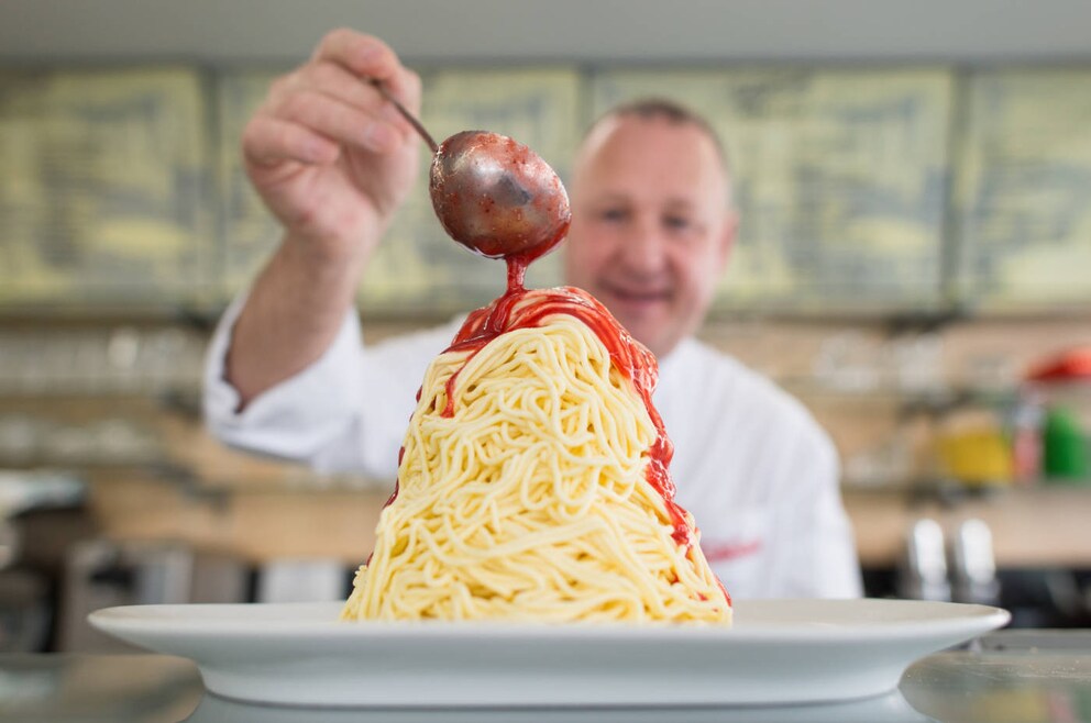Die bittere Geschichte des Spaghettieis-Erfinders - TRAVELBOOK
