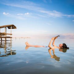 Tourist im Toten Meer / Dead Sea in Israel