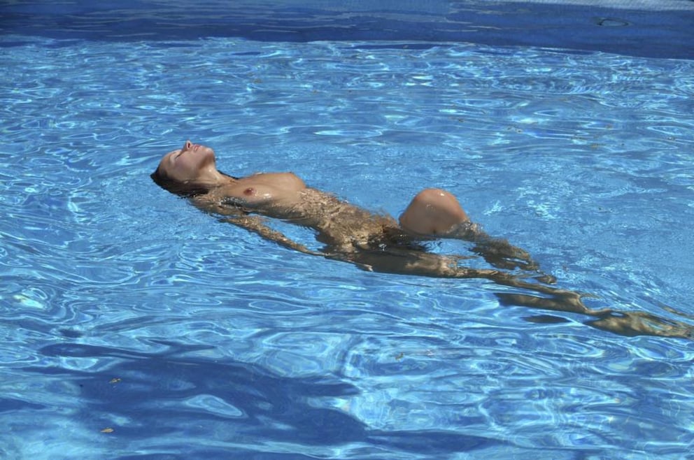 Männer fkk nackt schwimmen FKK Bilder