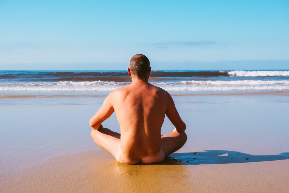 Nackt am strand nudisten Nudism NUDE