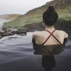 Eine der vielen Besonderheiten Islands: es gibt über 170 Thermalquellen, in denen man als Tourist baden kann